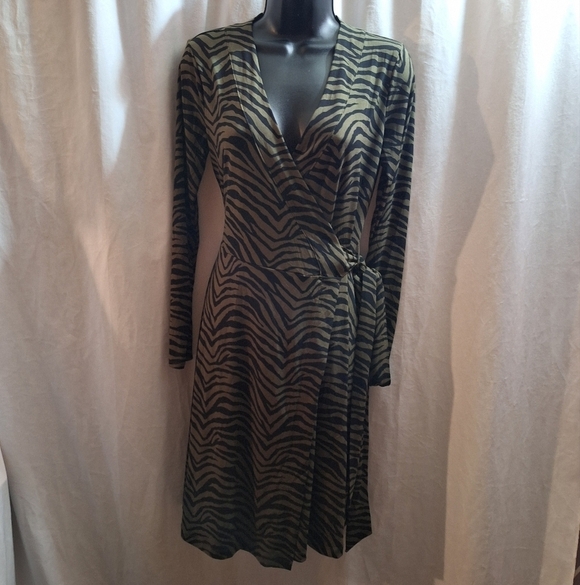 no brand Dresses & Skirts - Tiger strip wrap dress SP